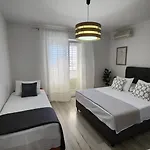 Ella ماكارسكا