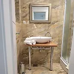 شقة Ella