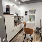 Ella ماكارسكا