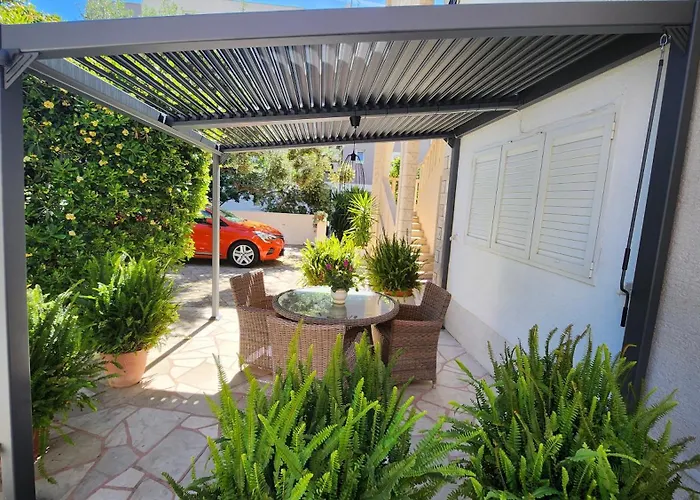 Ella ماكارسكا