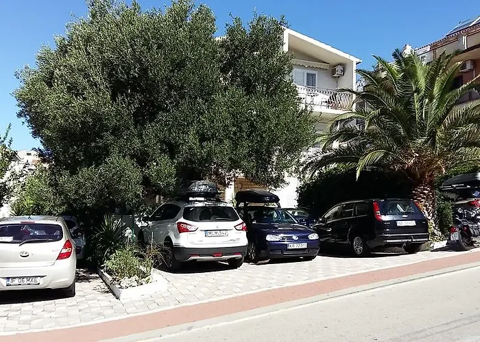 Ella شقة ماكارسكا